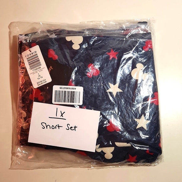 ❤️NWT VINTAGE TORRID MATCHING SET - MICKEY MOUSE TEE & POCKETS BIKE SHORT DISNEY - Picture 9 of 14